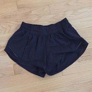 Lululemon Hottie Hot Short Size 4 Black